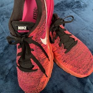 Women’s Nike Flyknit Max Pink & Orange - Size 10
